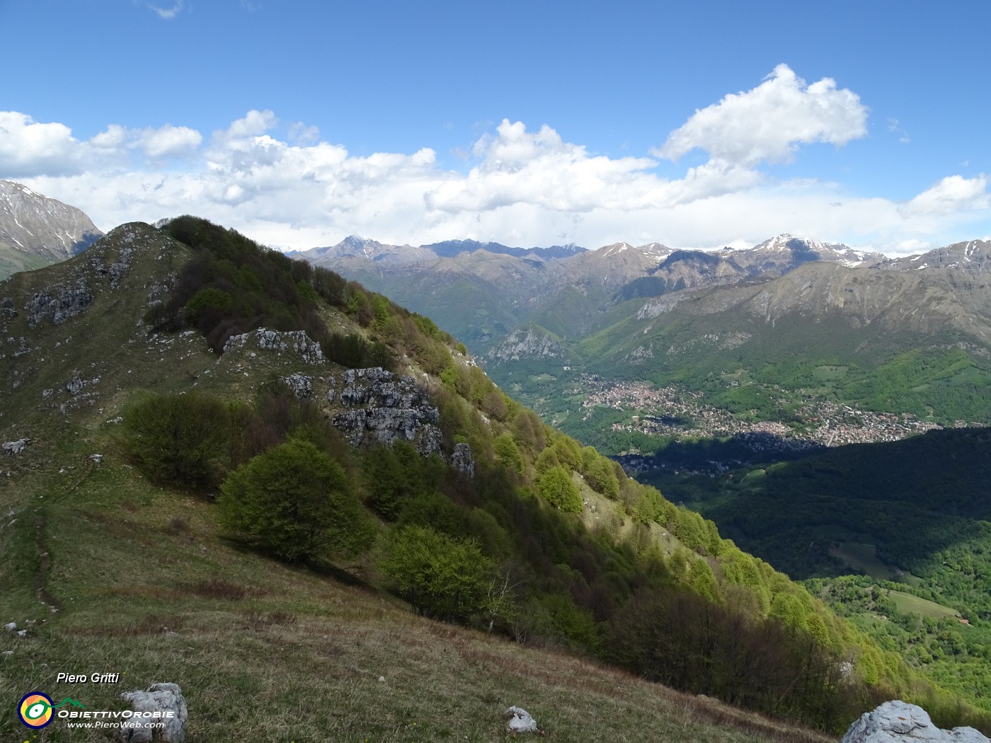 55 Zucco di Desio con vista in Valsassina.JPG